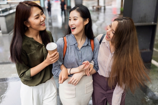 3 girls asian friends
