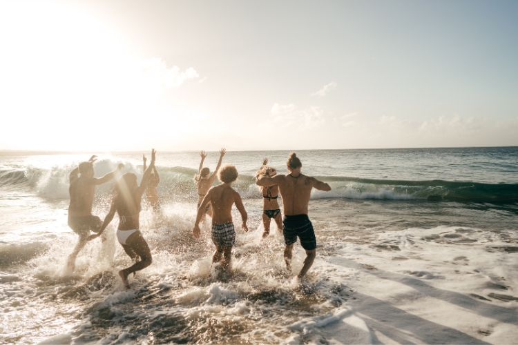 playing and Traveling with Friends